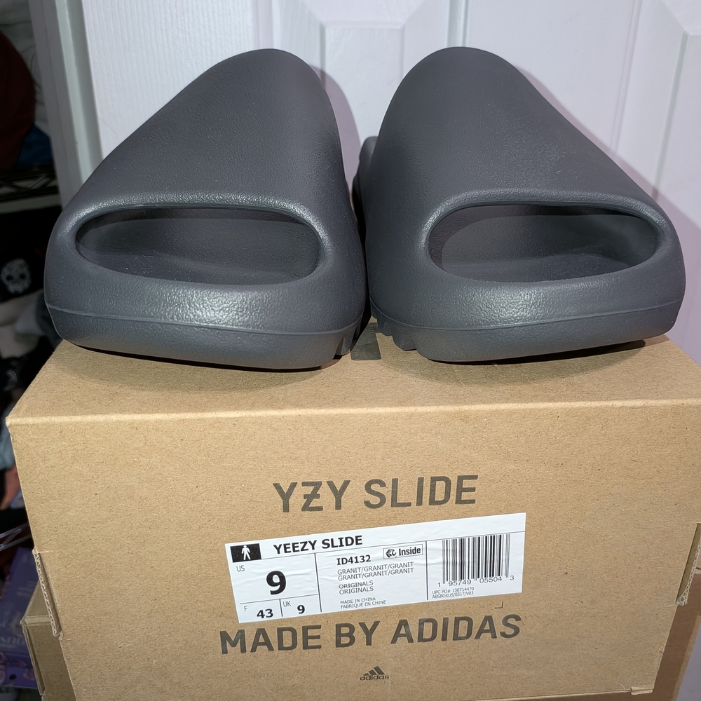 Adidas Yeezy Slide in Granite